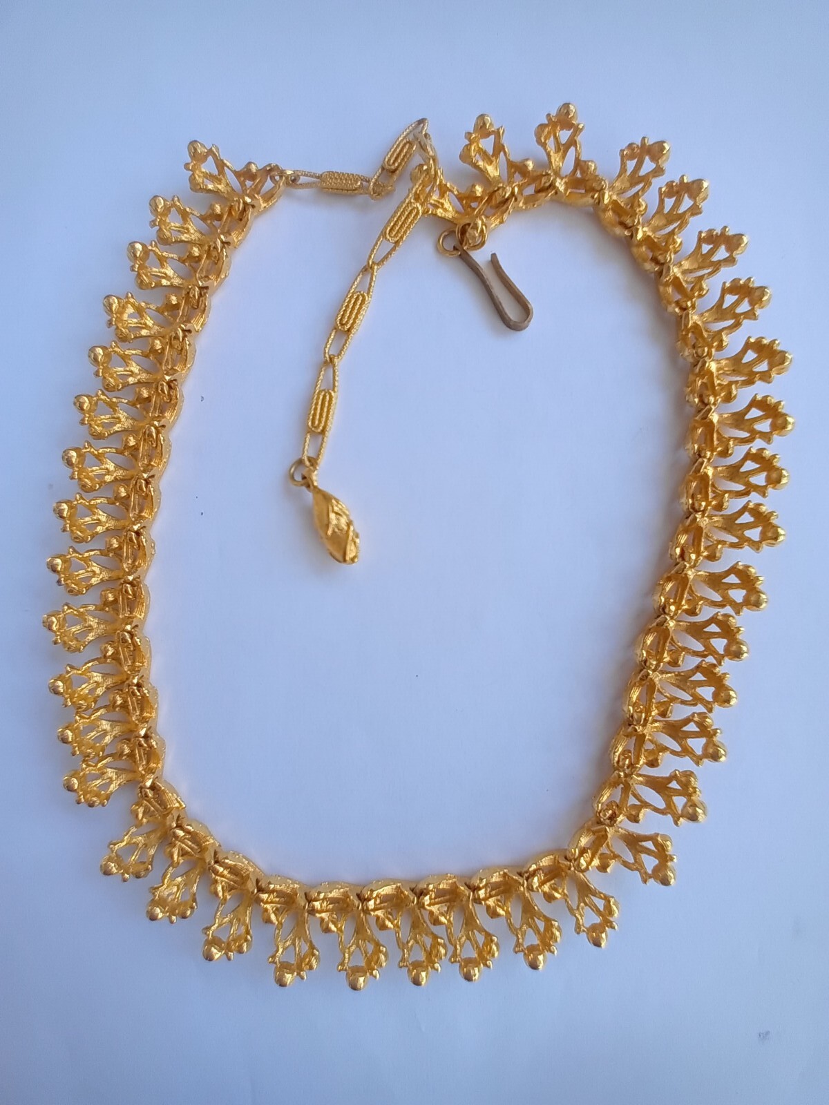 A Superb Vintage 1950s Gold Tone & Green Stones Necklace Vintage