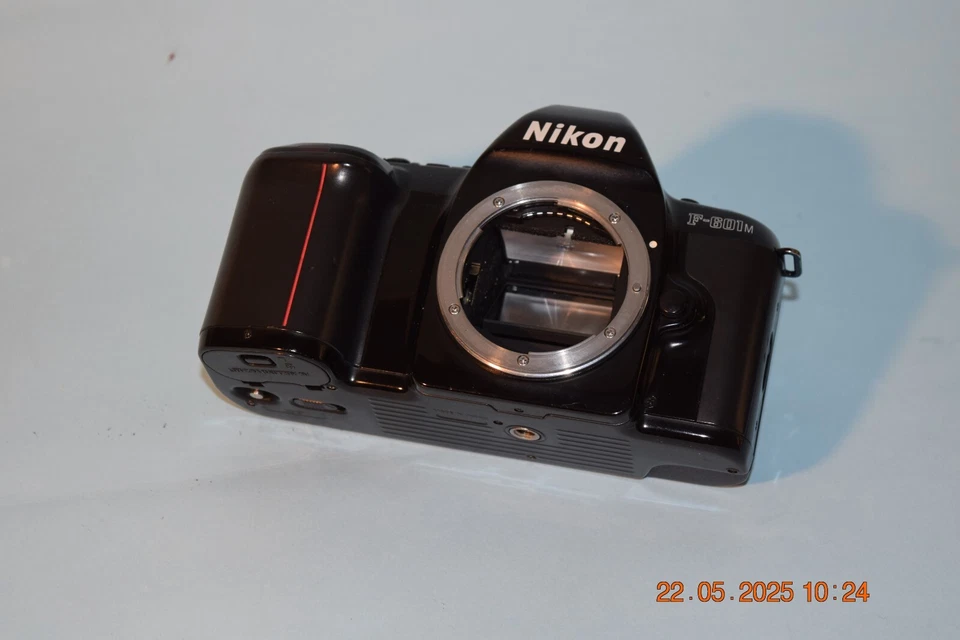 NIKON F-601M + AF-NIKKOR 28-85 + VIVITAR 70-210  CON PARALUCE + BORSA - Immagine 3 di 4