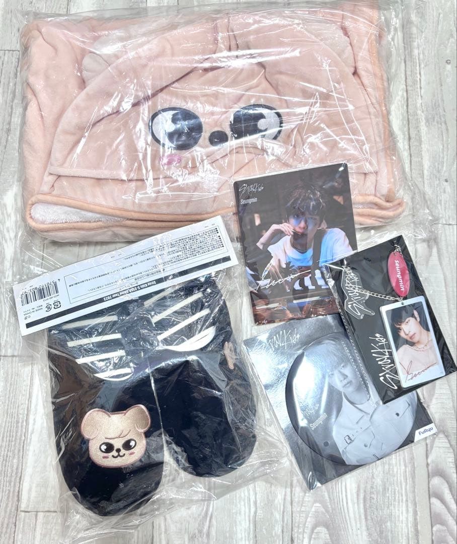 SKZOO PuppyM Seungmin Blanket & Slippers Stray Kids Goods Set Collectible 13+