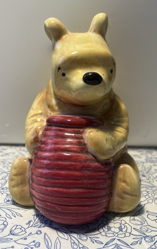MICHEL & Company Disney Classic Pooh Winnie the Pooh Ceramic Coin Bank Red Pot