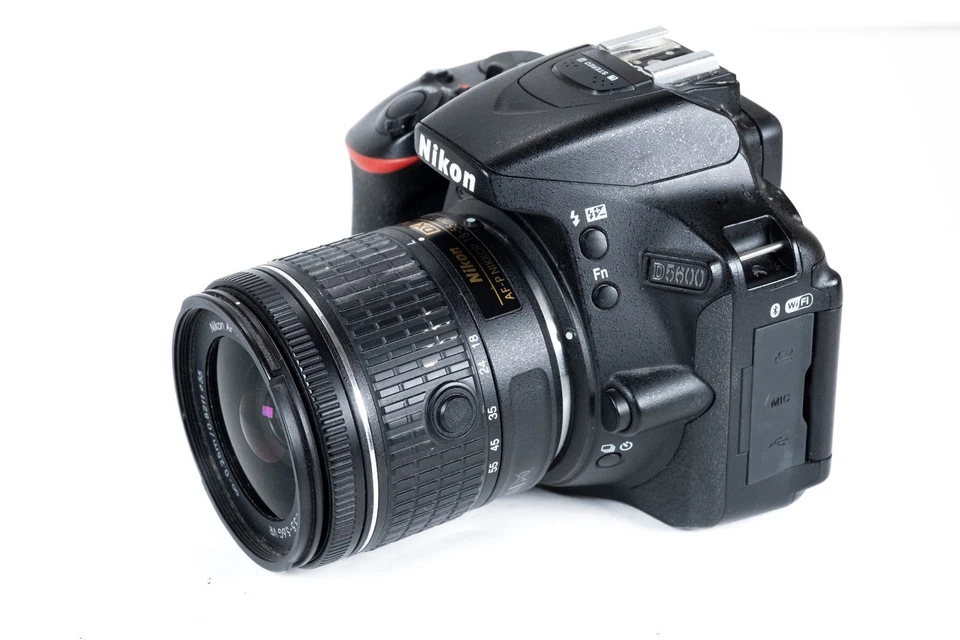 Nikon D5600 DSLR + 18-55mm AF-P VR Lens Kit 32GB SD Memory 2,262 Shutter Count - Image 2 of 4