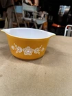 VINTAGE - PYREX - Butterfly Gold 1 QT CASSEROLE DISH - 473