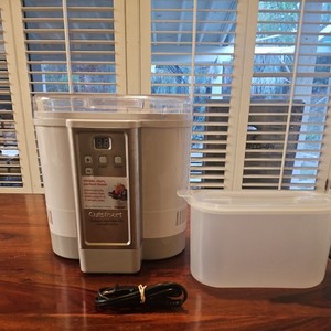 Cuisinart Yogurt Maker CYM-100 Electronic Automatic Cooling W/ Detachable Cord. 