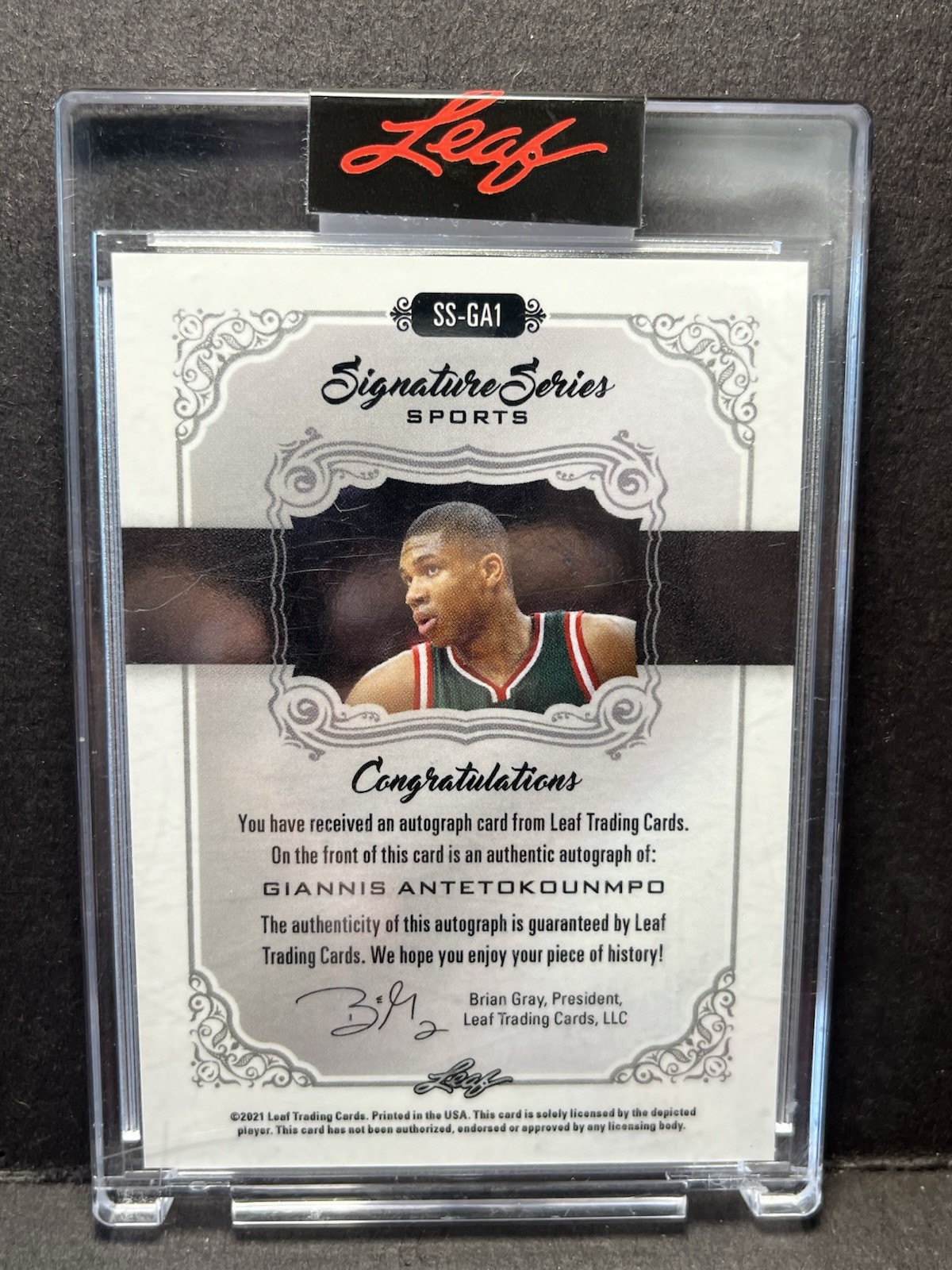 Giannis Antetokounmpo Auto 1/1 2021 Leaf Signature Series Sports Black view 2