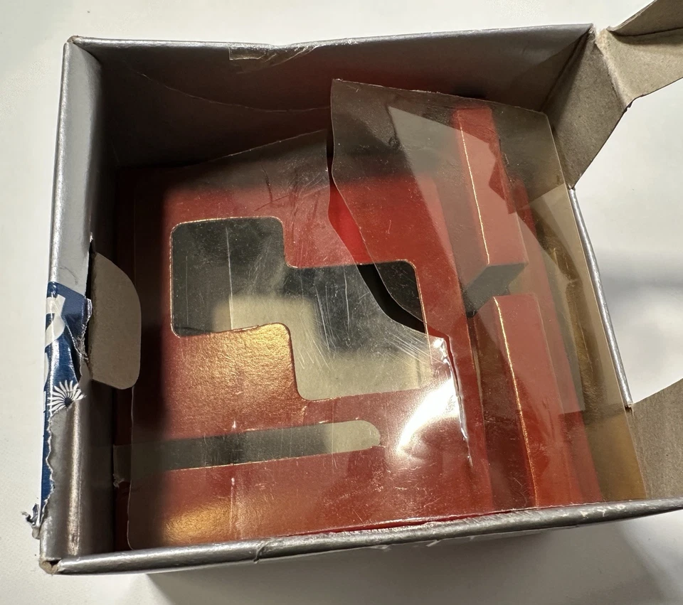 Caja de carrete giratorio ultra ligero Daiwa UL7 VACÍO Y PAPELEO - SOLO CAJA SIN CARRETE Foto 3 de 4