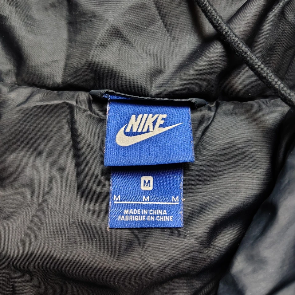 Jaqueta acolchoada NIKE Storm Fit feminina M preta com zíper completo isolada com capuz - Imagem 3 de 4