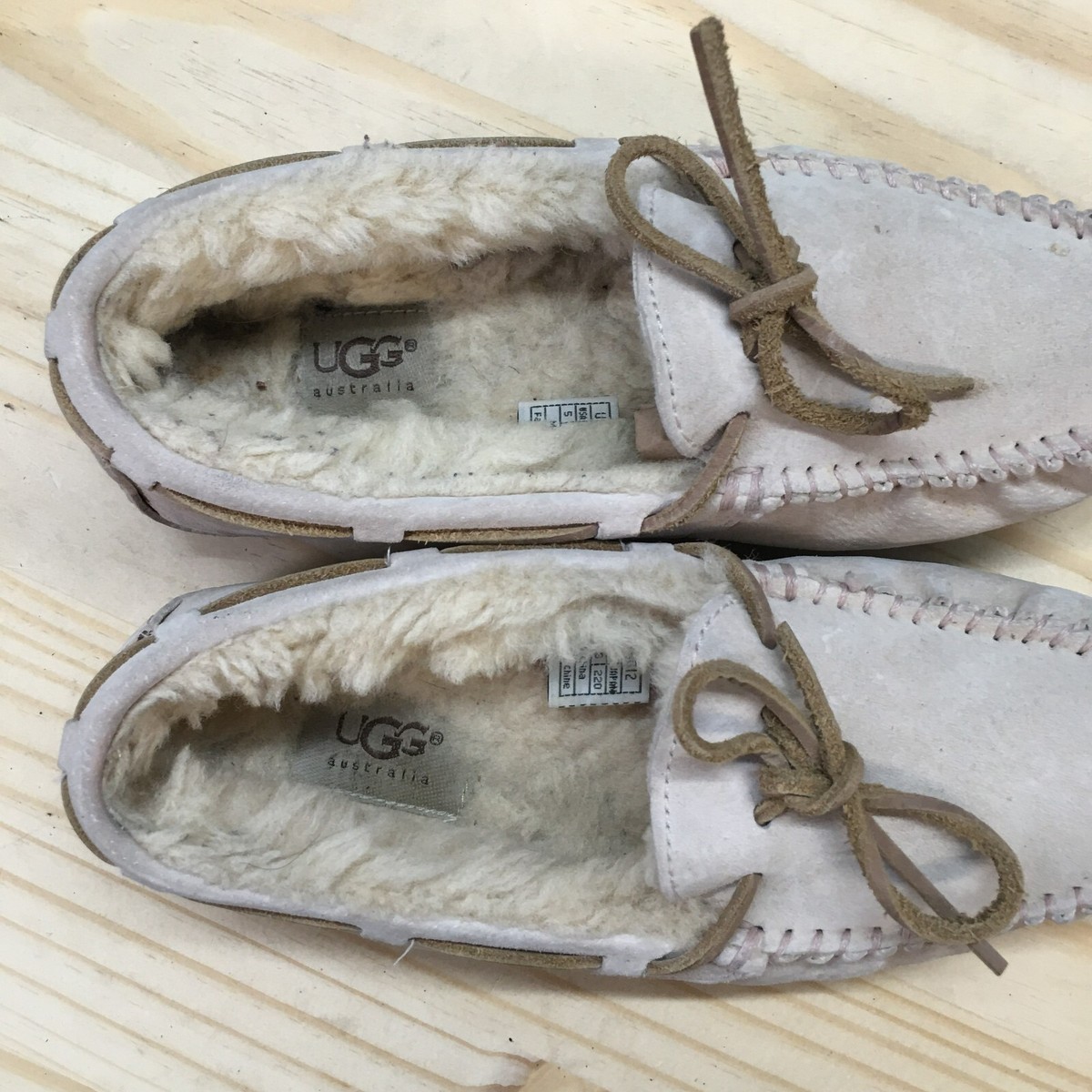 UGG Australia Slippers Womens 5 Dakota Moccasins Beige Leather