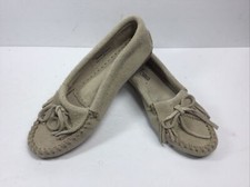 Minnetonka Women's Kilty Hardsole Moccasins 408T Beige Driving Shoes Size 6.5