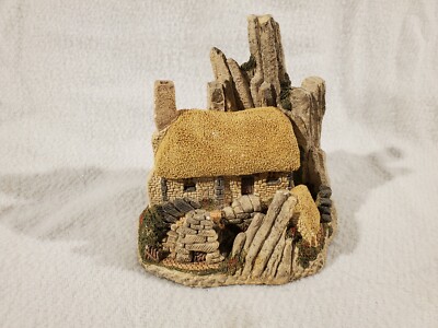 David Winter Cottages - Crofter's Cottage - 1986 - Hand Painted - Retired