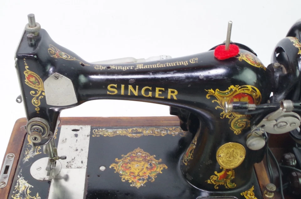 1922 年 Singer 缝纫机 适用于零件 带木箱 SN G9395805 阅读 — 第 3/4 张图片