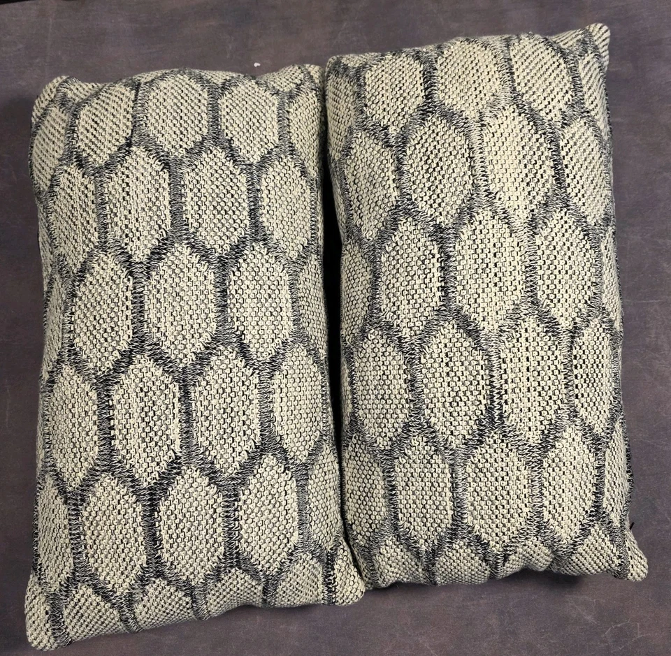 Juego de 2 almohadas tejidas pesadas 12x22 (nuevas) texturizadas geométricas crema negras Foto 3 de 4