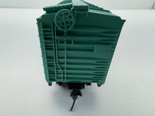 Athearn HO Scale 40' Box Car Pittsburgh & Lake Erie New York Central #30890 - Picture 5 of 10