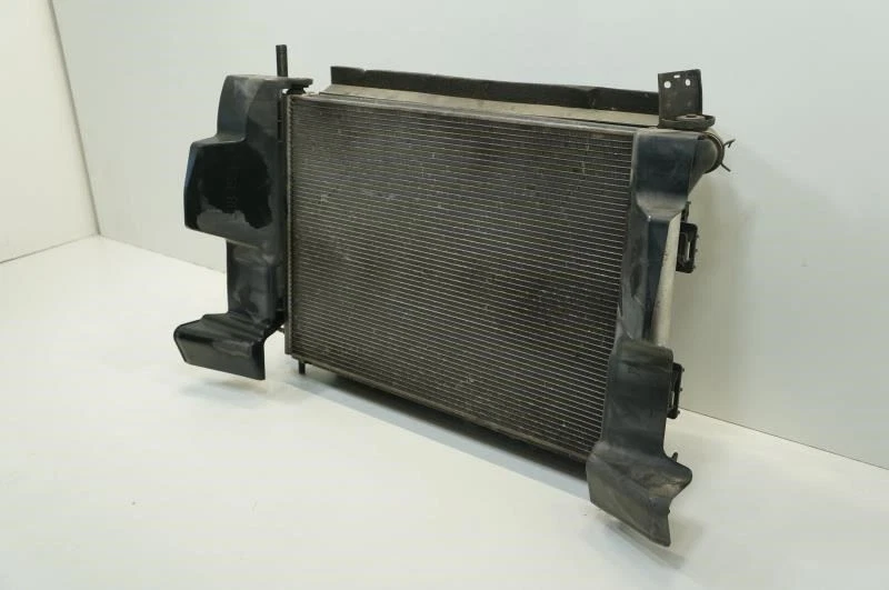 Conjunto de radiador Kia Soul 2012-2013 con motor de ventilador de refrigeración 253103X101 OEM Foto 3 de 4