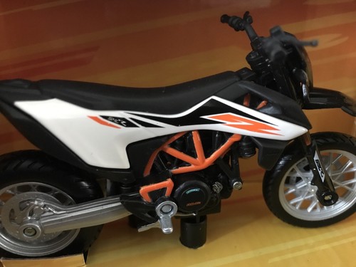 KTM 690 SMC R SUPERMOTO DIRT BIKE 1:18 REPLICA MOTORCYCLE NEW MODEL BY MAISTO - Picture 3 of 9