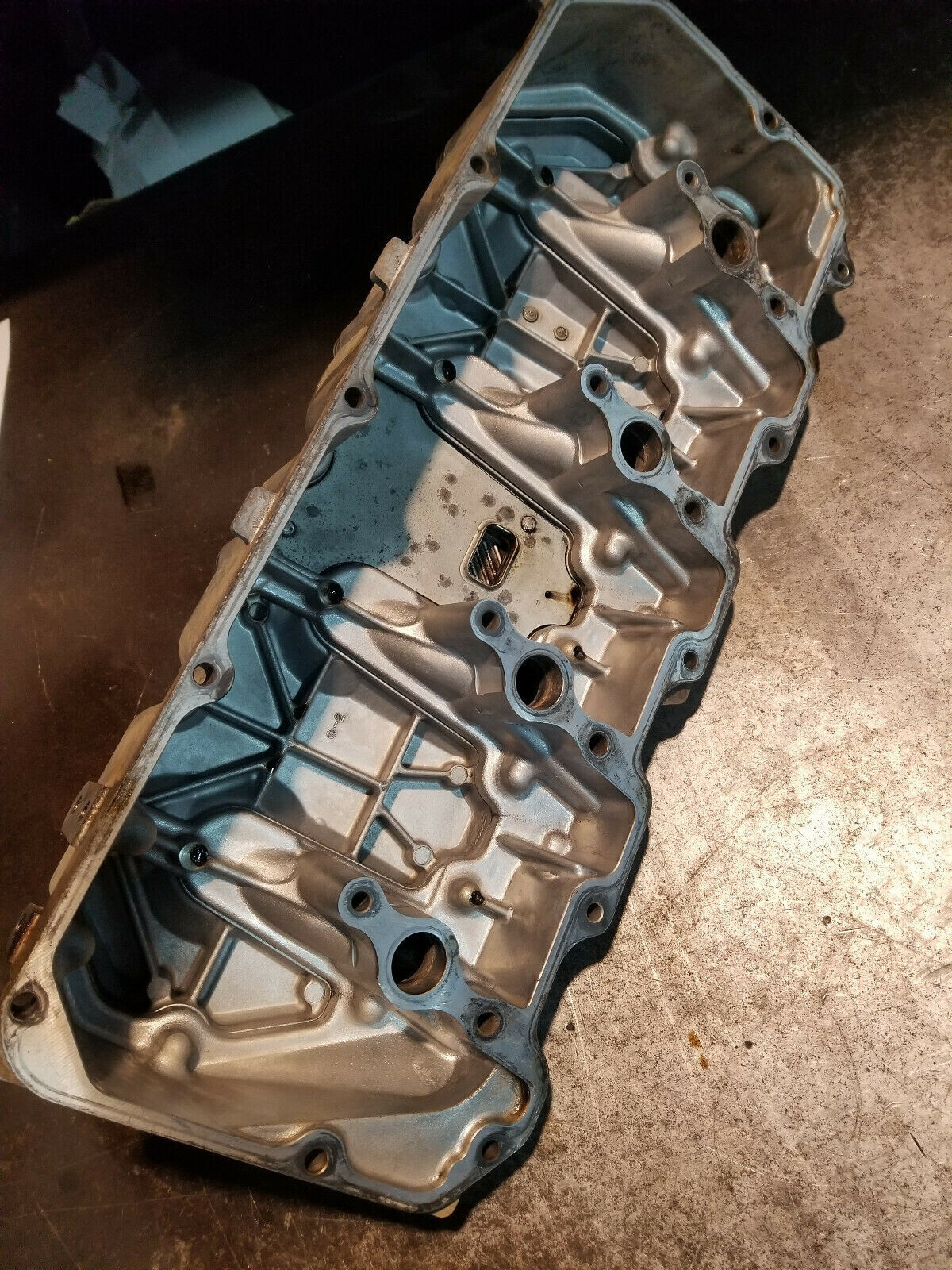 20042010 6.6L LLY LBZ LMM Duramax Upper and Lower Valve Cover LH or RH