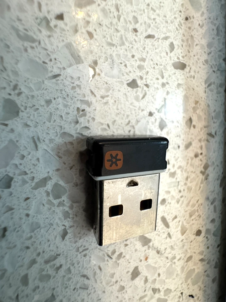 Logitech Wireless K400R 79 Key Slim Keyboard w/3.5" Touchpad w/ USB Dongle - Image 4 of 4