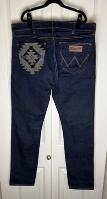 Men s Wrangler Slim Tapered Jeans W/ Embroidered Back Pocket Size 34x32