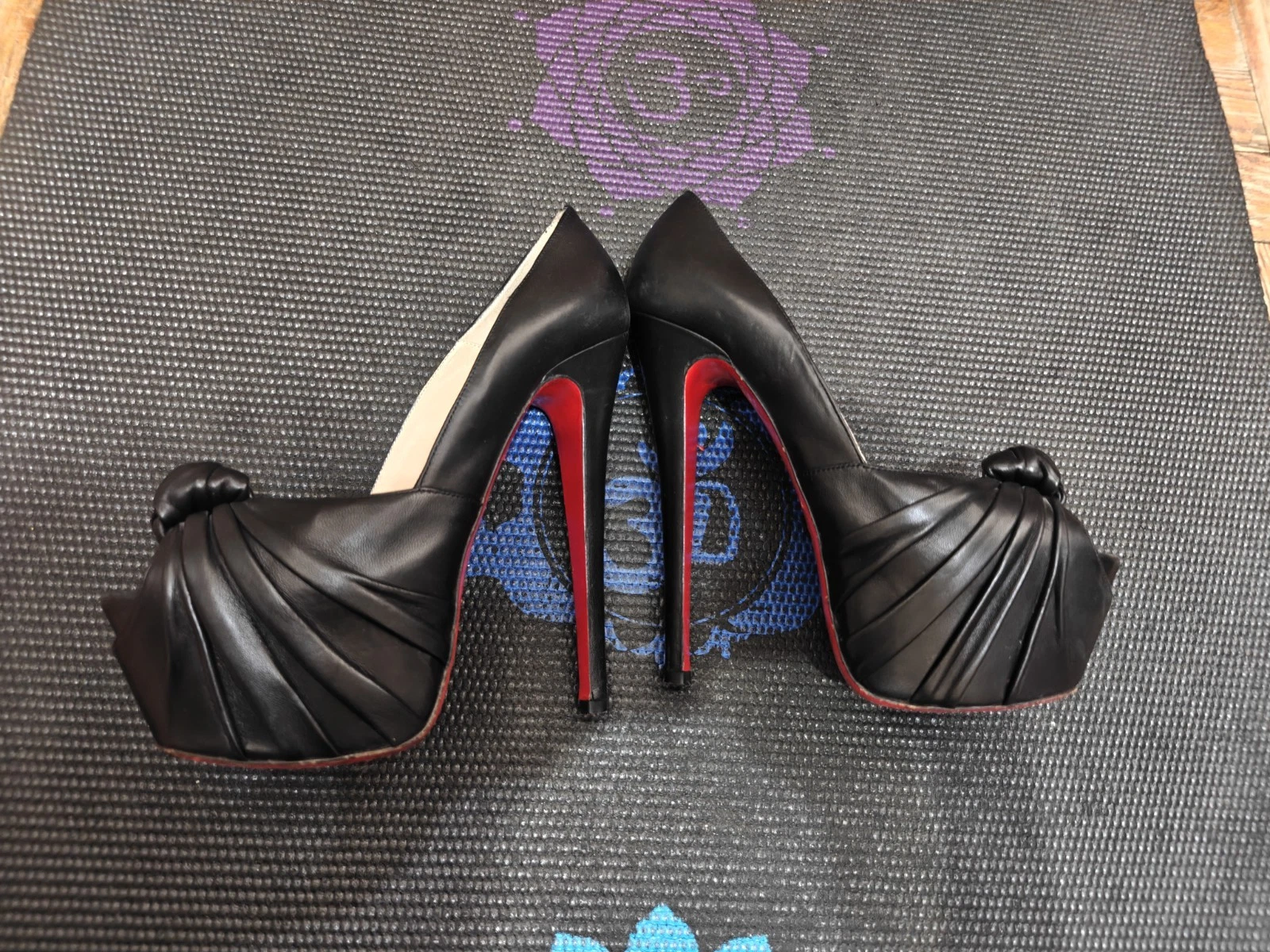 Christian Louboutin — Christian Louboutin Lady Gres Platform Pumps Black Peep Toe Heels 37 Size 7