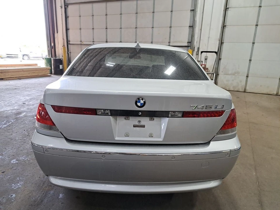 Puntal trasero 2004 745li Sku#4143251 Foto 3 de 4