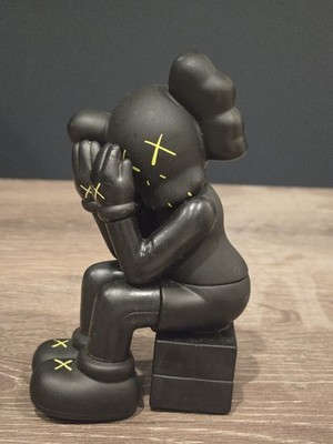 Sitting posture Face covering Figure Desktop Deco Art Toy Gift for Fans