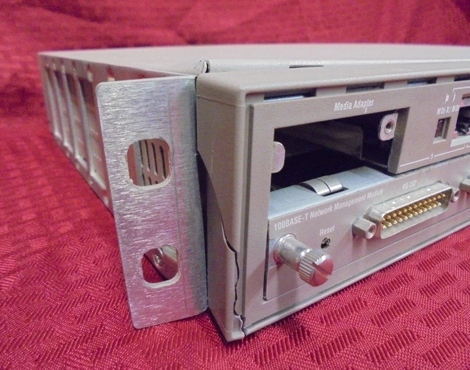 BAY NETWORKS BAYSTACK 100BASE-T HUB NETWORK MANAGEMENT MODULE 100-240 VAC IN - Image 4 of 4