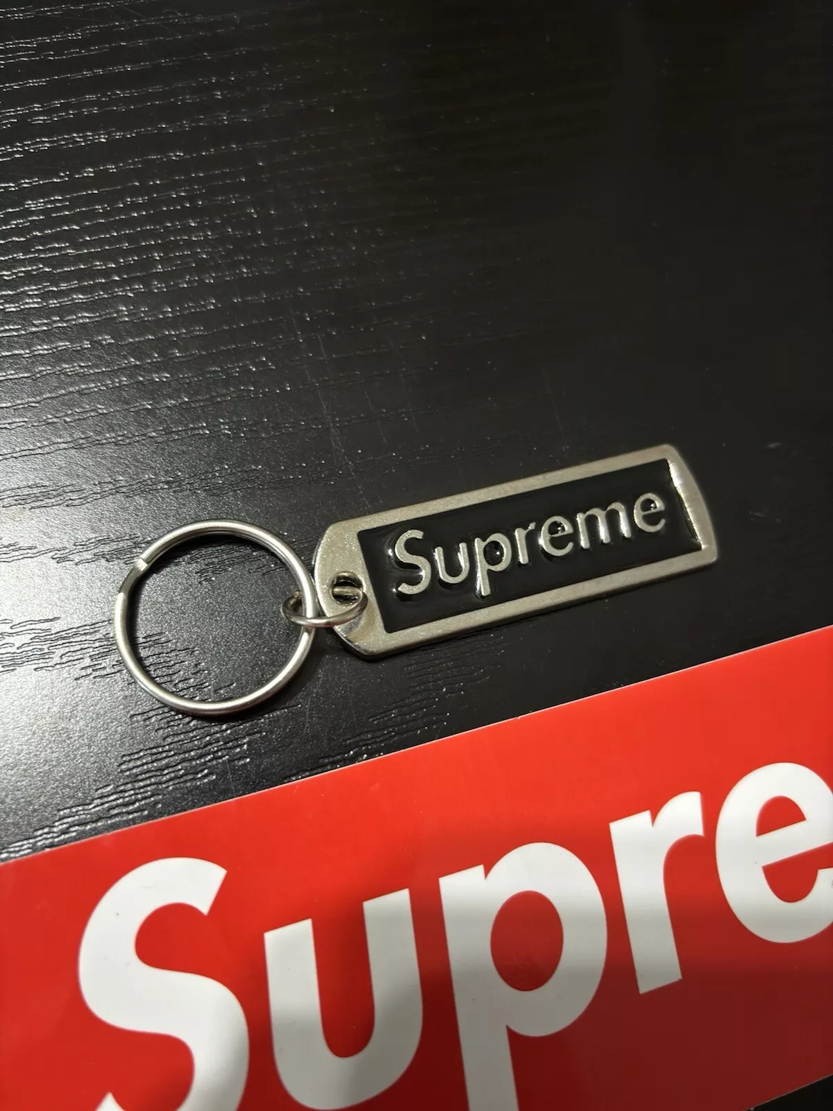 Porte clés Supreme Metal Tag SS13 boîte noire logo porte clés accessoire 2013 Dog Tag