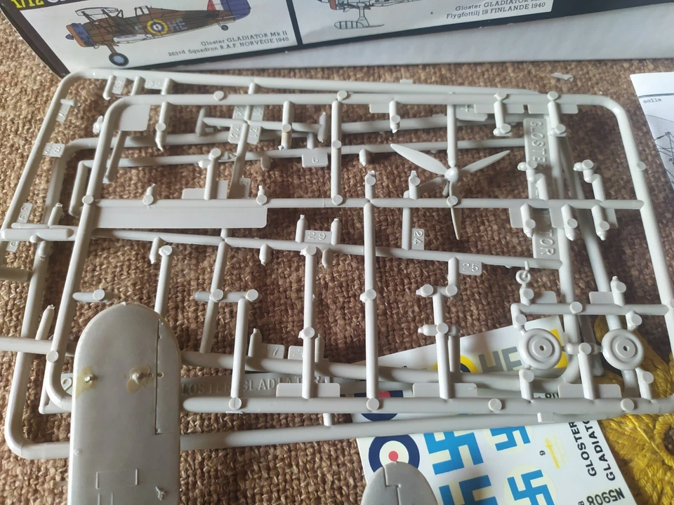 HELLER GLOSTER GLADIATOR MK AEREO 1/72 MODEL KIT VINTAGE PER CUSTOM KITBASHING - Immagine 4 di 4