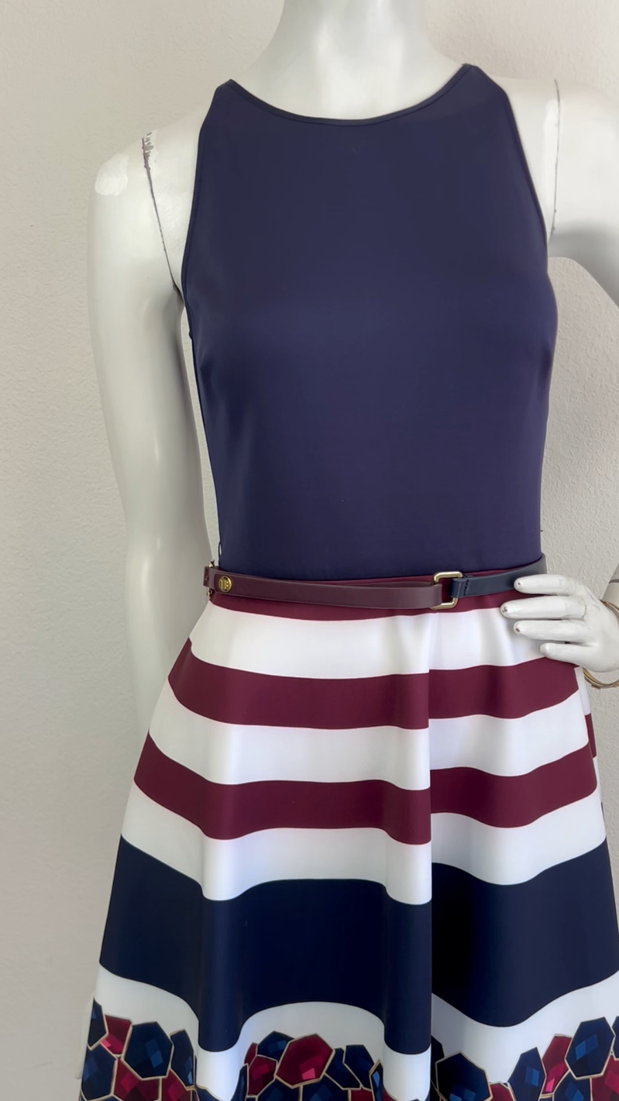 FILA NUOVO abito Ted Baker Annalie aderente svasato canottaggio righe cintura senza maniche blu taglia XS