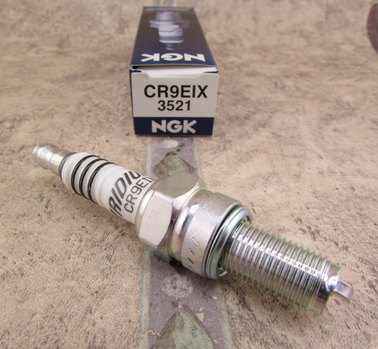 1 PACK  NGK Iridium IX  3521 CR9EIX Spark Plug