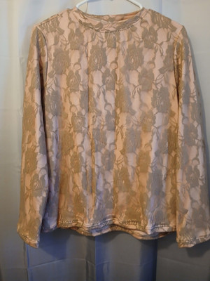 Nwt All over Lace Knit Dressy T-shirt women's M Peach Mocha crew neck Long Sleev