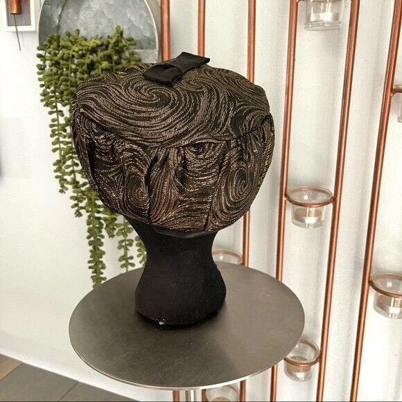 Sombrero Pastillero Vintage Dorado Brillante y Negro Borde Satinado y Lazo Foto 3 de 4