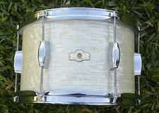 ADD this 60's CAMCO 12" TUXEDO TOM in WHITE MARINE PEARL to YOUR DRUM SET! J955