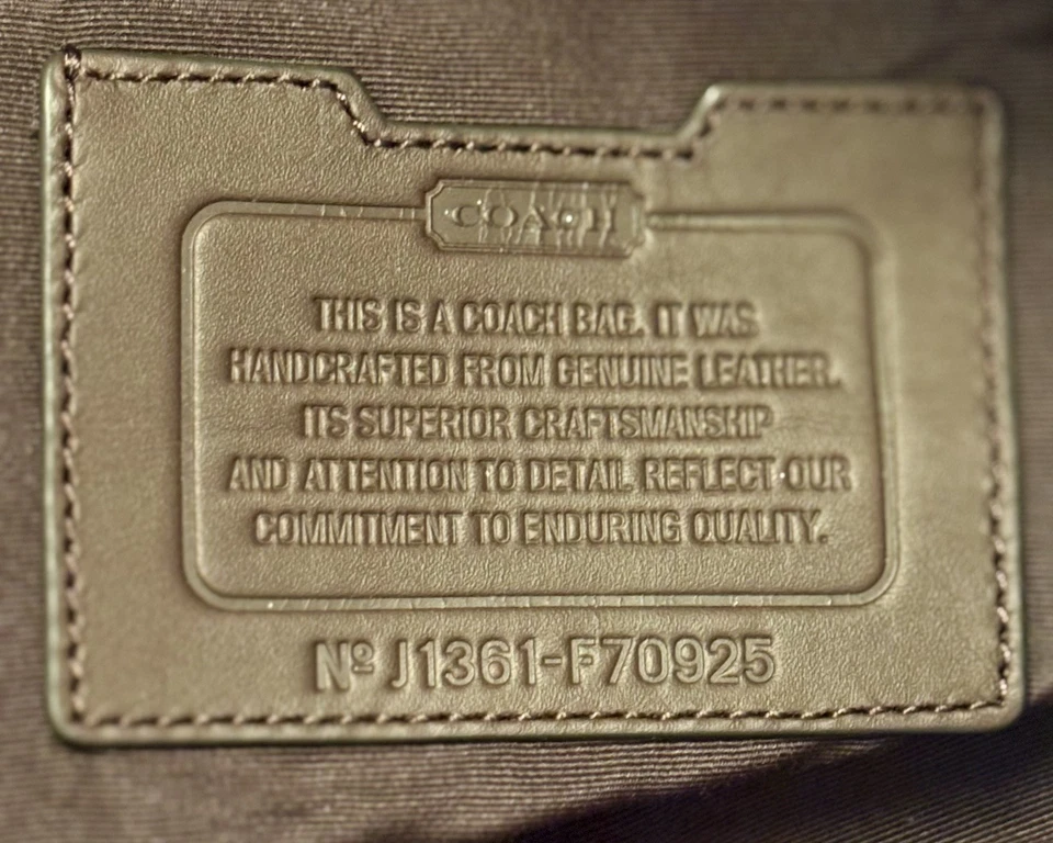 NUEVO CON ETIQUETAS COACH Para hombres CAMDEN Cuero Viaje Gimnasio Suministro Bolso 71347 GRIS/ROJO $498 Foto 2 de 4