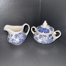 VINTAGE ENGLISH IRONSTONE TABLEWARE BLUE WILLOW CREAMER  SUGAR BOWL W/LID