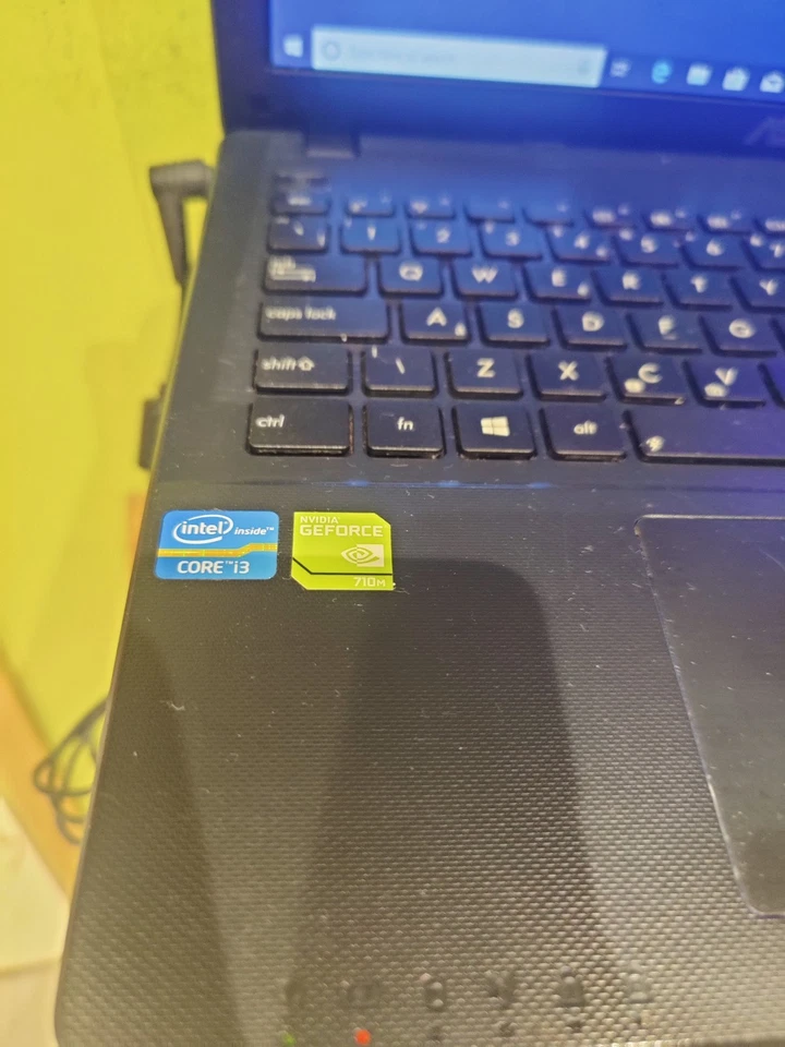 Portátil Asus X552C 15.6" NVIDIA GeForce GT 710M, I3 3217u. 1,80 GHz, 6 GB de RAM - Imagen 2 de 4