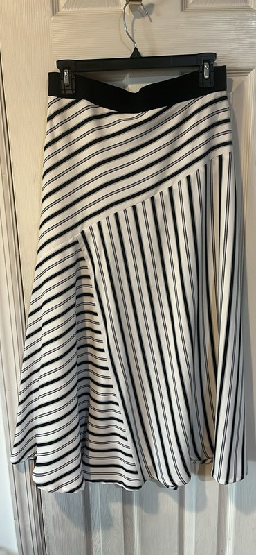 Ann Taylor Size 4 Black & White Striped Maxi Skirt 