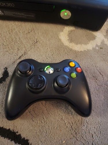Microsoft Xbox 360 Slim Console 250GB w/ Controller & Cables - WORKS - Picture 5 of 7