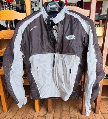 Venom Force One Motorradjacke mit Rückenschutz Schulter Ellenbogen Neu Größe S