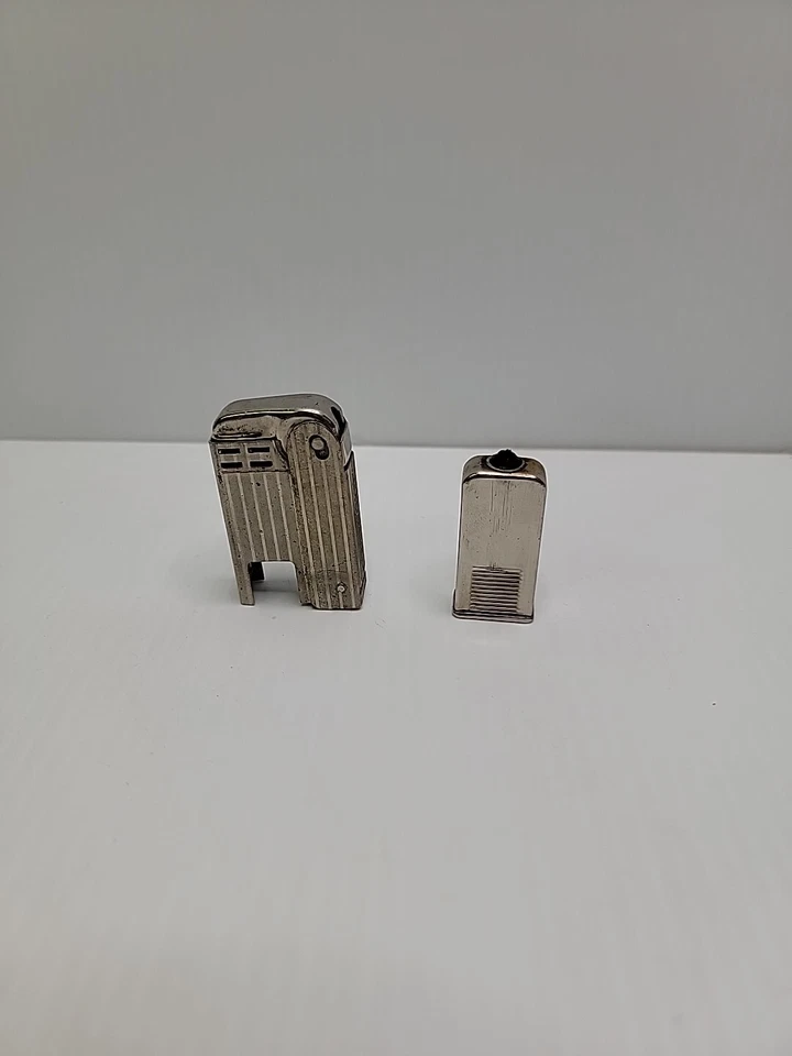 Vintage 1940s Regens Silver-Tone Side Squeeze Lighter. Untested. As Is. - Image 3 of 3
