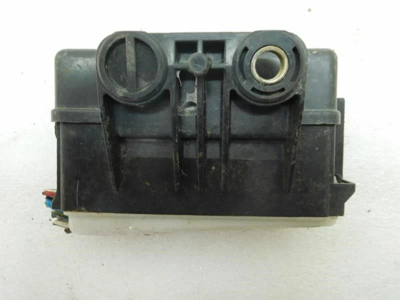 1686UMA1 CAJA DE RELÉ DE FUSIBLES DE MOTOR MÁS PEQUEÑO EN 2000 TOYOTA COROLLA uHO119 Foto 2 de 4