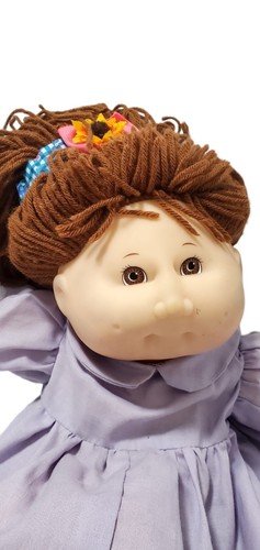 Vintage Cabbage Patch Kids Doll Brown Hair, Brown Eyes and 2 Dimples Signed 15" - Picture 2 of 7
