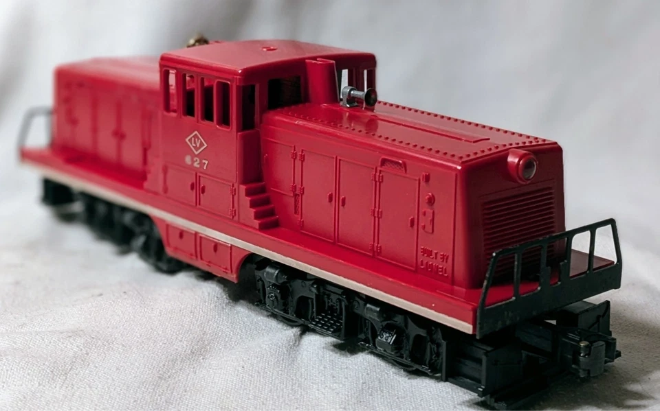 Lionel 627 Post War O Gauge Lehigh Valley (LV) GE 44 Ton Diesel Switcher - RTR - Image 2 of 4