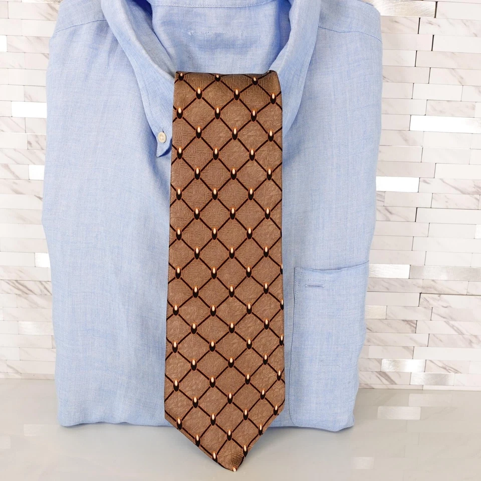 Vestido Traje Corbata Para Hombres Marrón Geo Diamante Cuadros Seda Corbata Diseñador NEO BILL BLASS Foto 2 de 4
