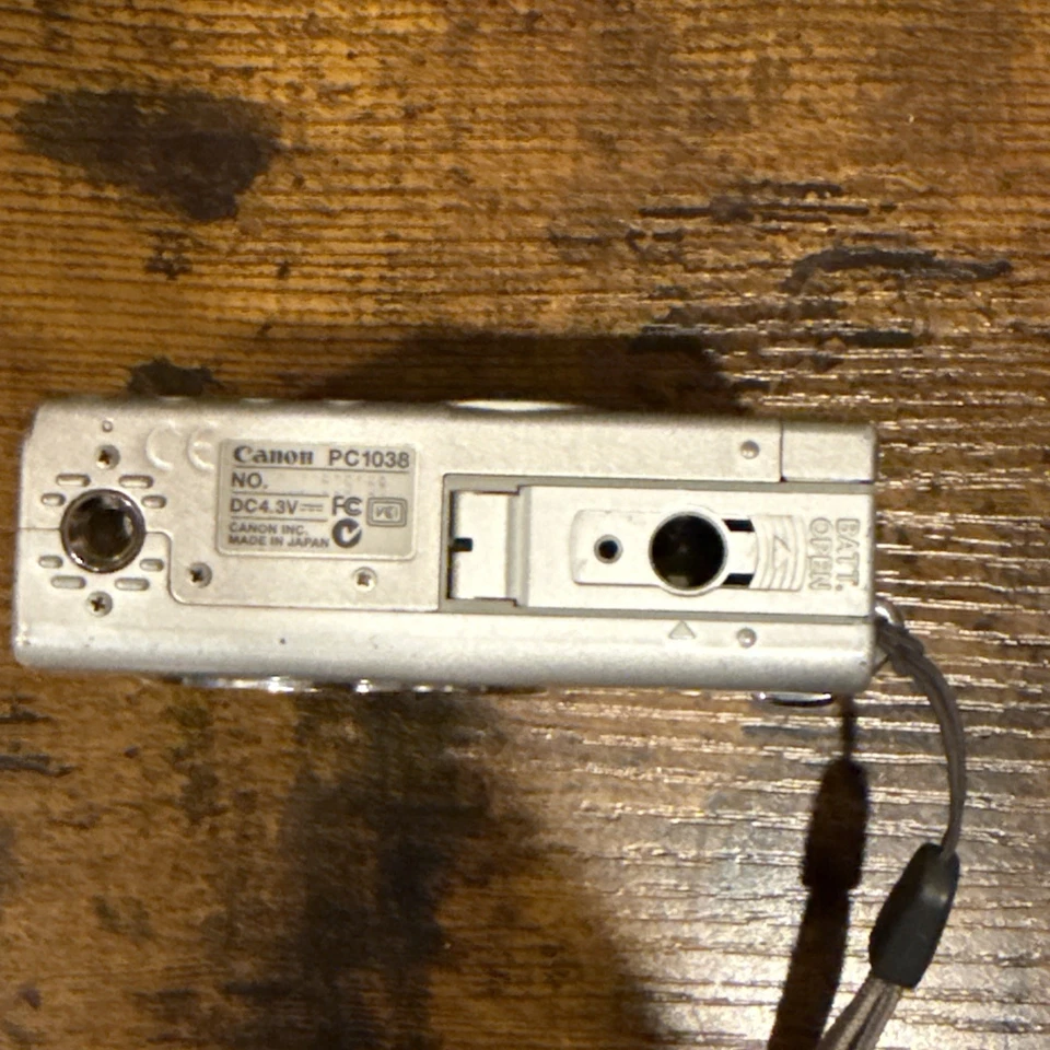 Canon PowerShot Digital ELPH S400 / Digital IXUS 400 4.0MP Camera/Bat Untested. - Image 4 of 4