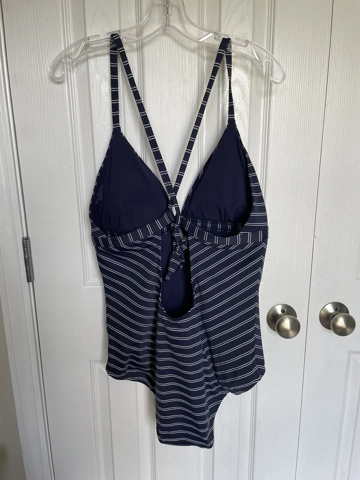 Traje de baño Athleta Piha de una pieza a rayas francesas azul marino y blanco talla XLT Foto 2 de 4