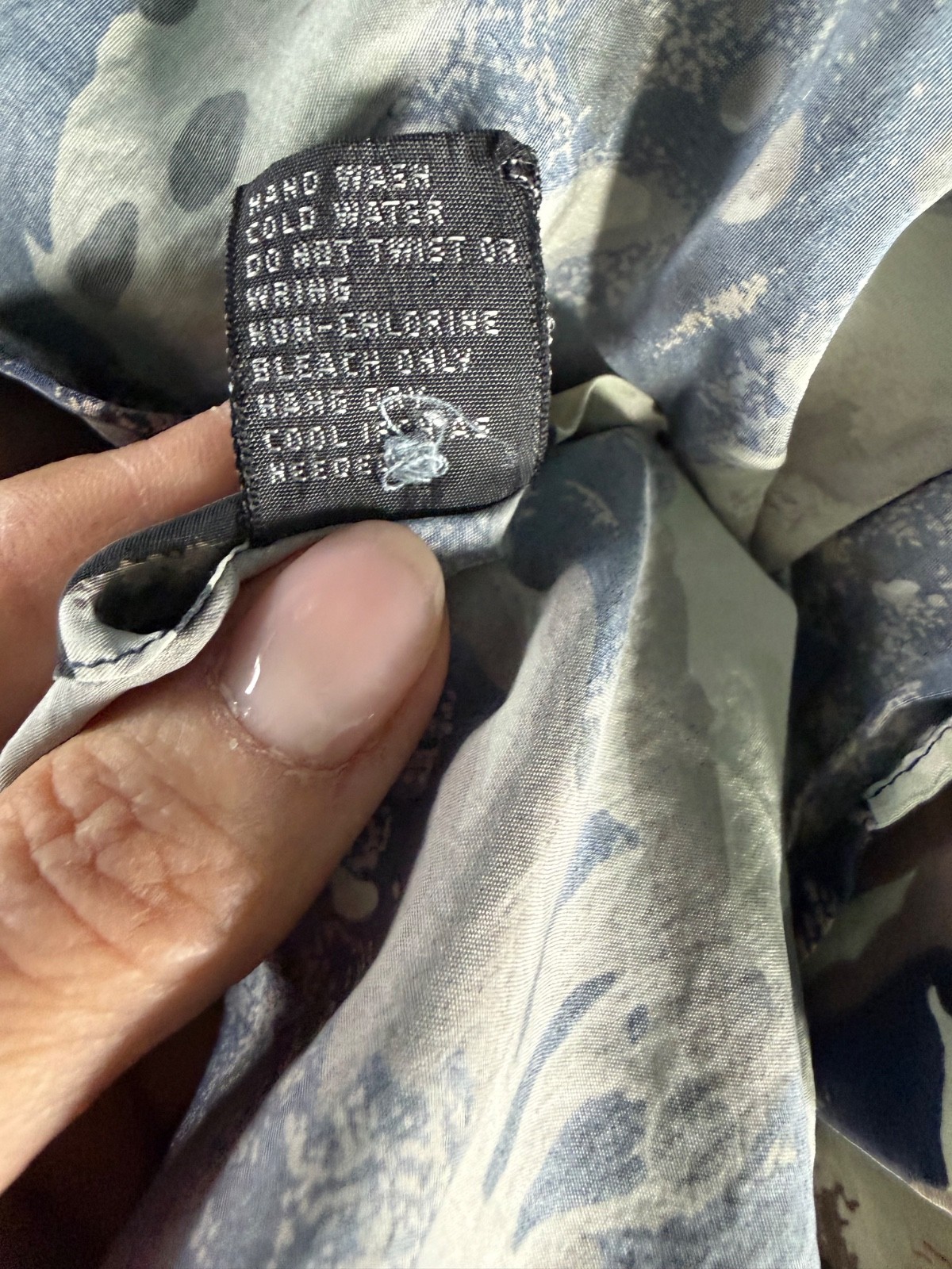 Basic Elements Mens Silk Button up sz L abstract … - image 11