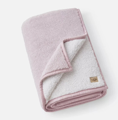 NEU UGG Classic Fluff Überwurf Decke - 50 x 70 Zoll Bay Fog (Farbe)
