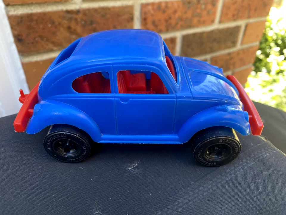 Coche de juguete Strombecker Volkswagen vintage VW sedán plástico hecho en EE. UU. - 5,75" de largo Foto 3 de 4