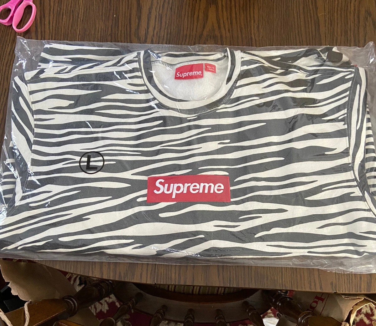 Supreme Box logo crewneck zèbre taille grand FW22 en main priorité expédié