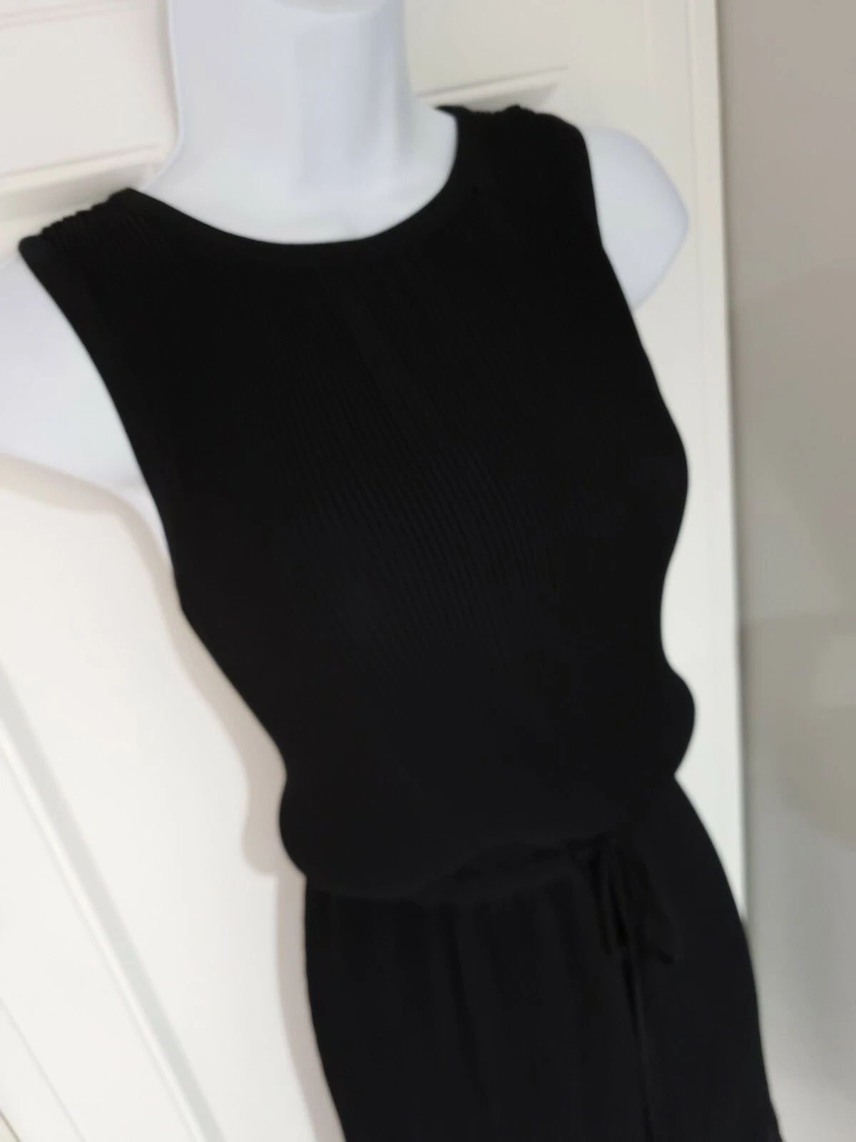 Abito donna Michael Kors nero fine pieghe senza maniche cravatta in vita occasione 8 nuovo.